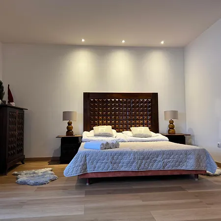 Apartment Lola 5 *
