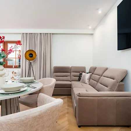 Lola 5 Apartment