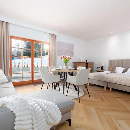 Lola 5 Apartment